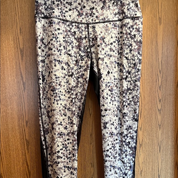 Victoria's Secret Pants - Victoria's Secret Total Knockout Star pattern leggings size large
